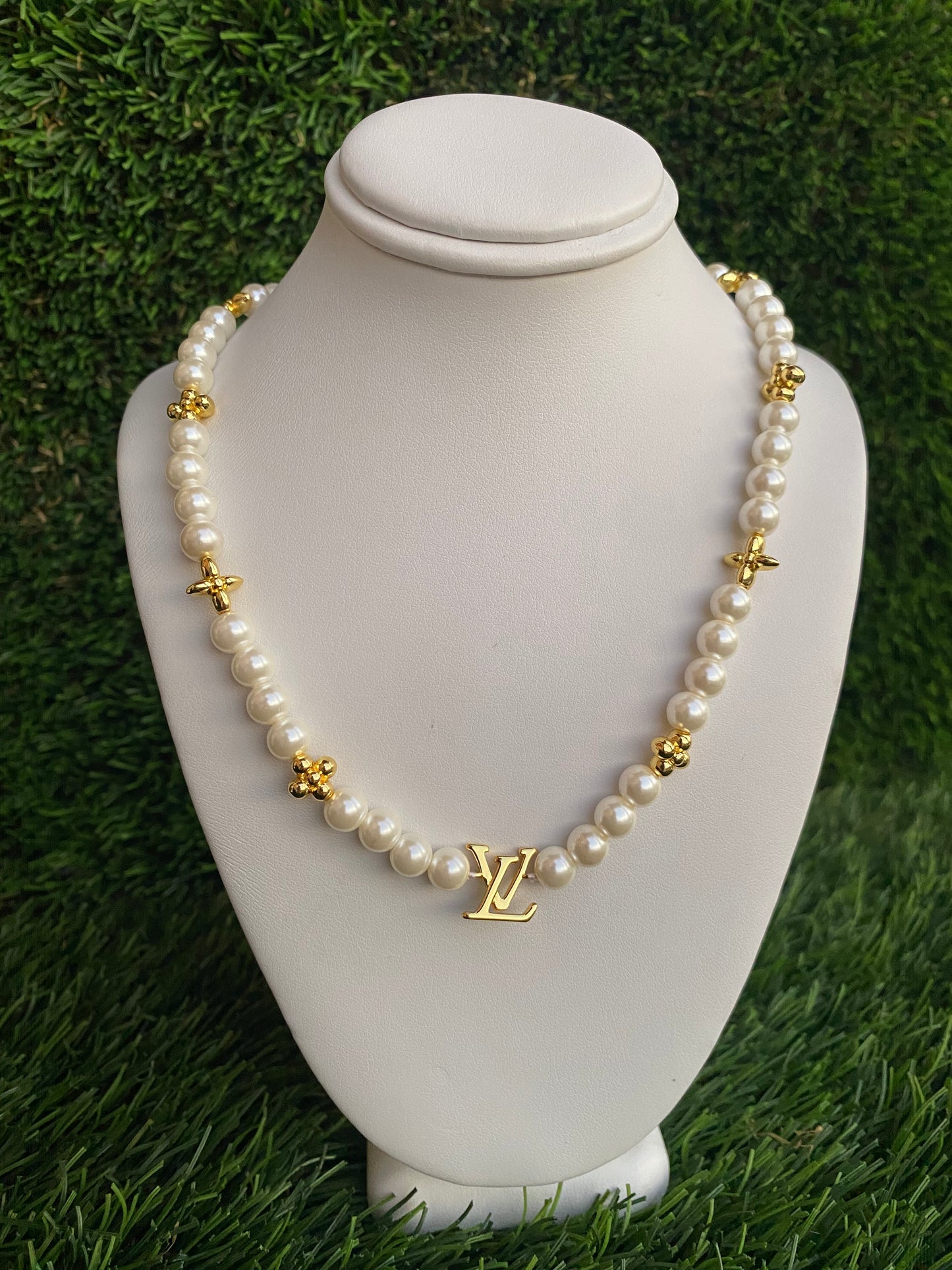 Lucia Pearl with flowers necklace