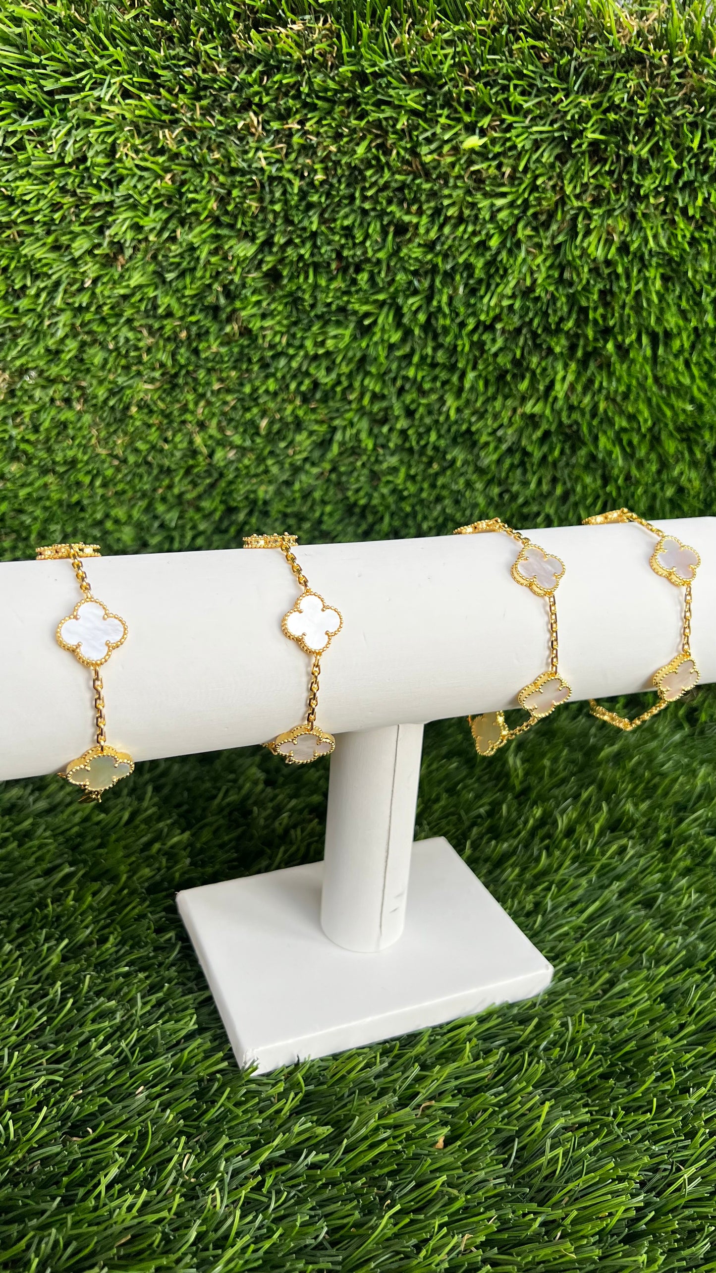 White Valencia clover Bracelet