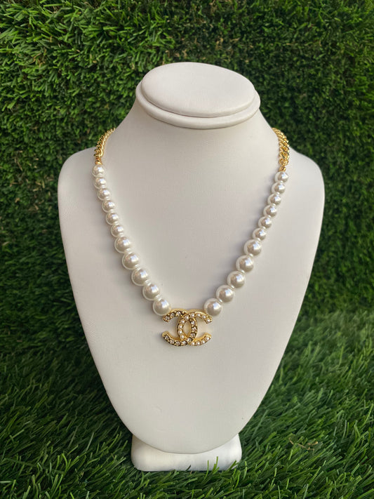 Coco pearl w/ stones necklace