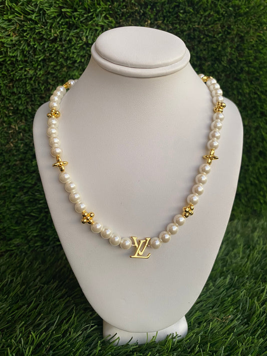 Lucia Pearl with flowers necklace